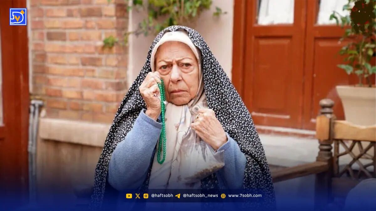 تیپ رنگارنگ و متفاوت ثریا قاسمی در ۸۲ سالگی کنار پسرش