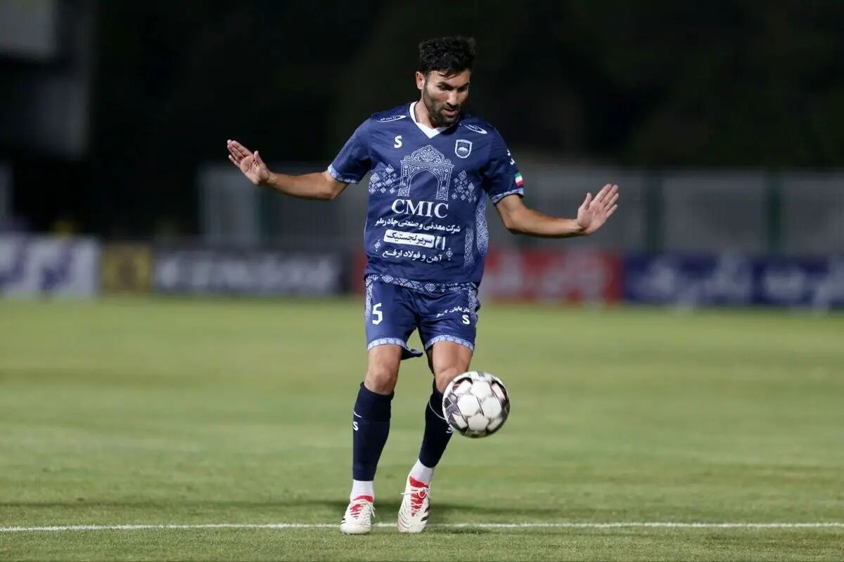 رکورددار کارت قرمز در لیگ ایران؛ صادقیان از نوع سیروس!