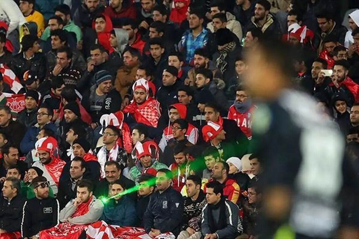 فریاد حیا کن رها کن در تختی؛ خشم هواداران پرسپولیس از درویش و هاشمیان