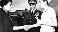 سفر در زمان؛ «محمدرضا پهلوی و فرح» در فرودگاه مهرآباد؛ خرداد 1357/ عکس