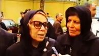 عکس ضجه های «مهری خمارلو» در روز تشییع همسرش «محمدعلی فردین» / سال 79