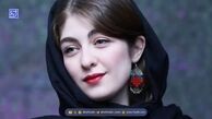 استایل گرم و دلنشین الیکا ناصری بازیگر چشم رنگی “سریال مو به مو” در پشت صحنه یک نمایش