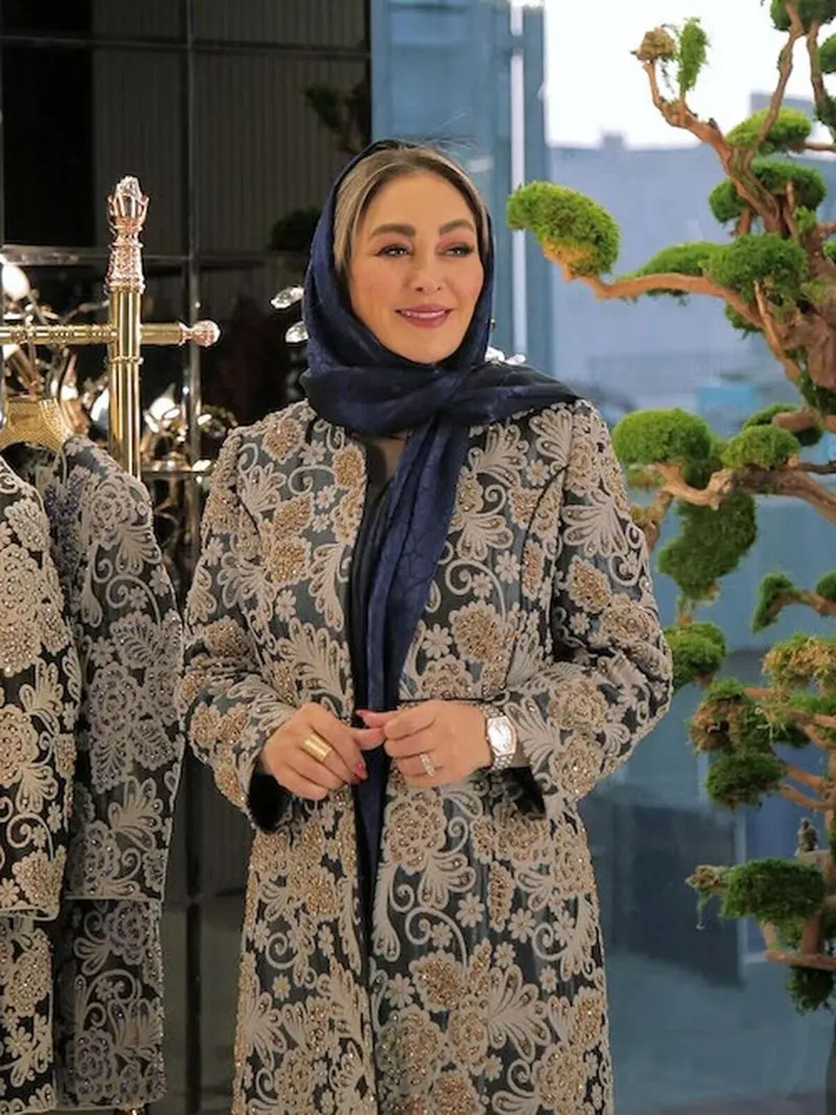 نگاهی به مانتو فوق مجلسی الهام حمیدی یازیگر ایرانی