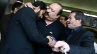 عکس | حضور صمیمی و چهره غمزده لیلا حاتمی برای عرض تسلیت در مراسم ختم پدر حامد بهداد