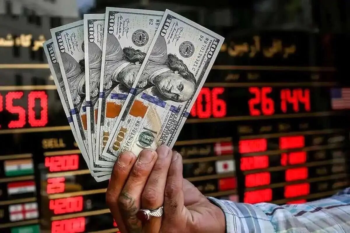 نقشه همتی برای کنترل قیمت ارز / برنامه‌ها مشخص شد