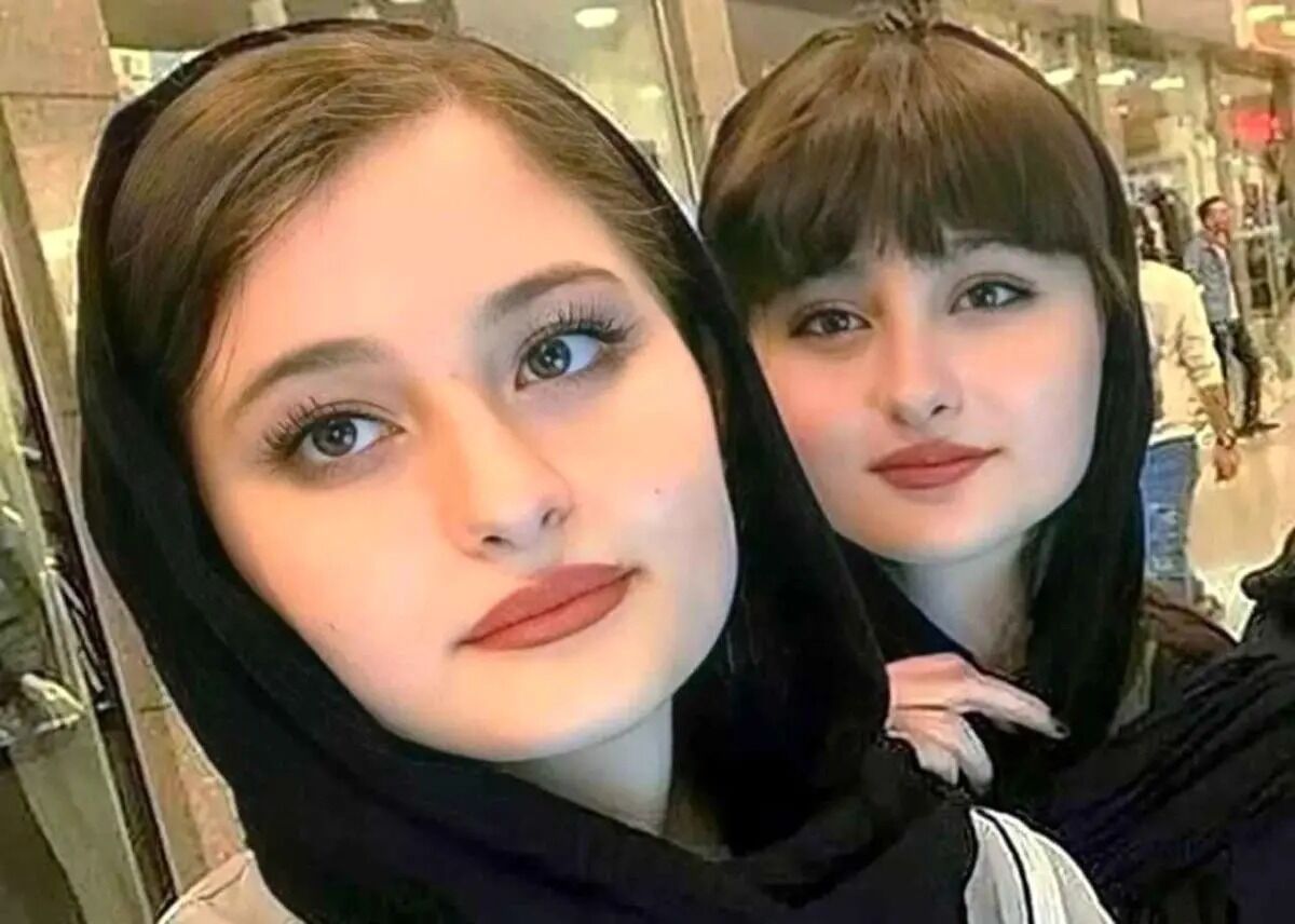 استایل جذاب سارا و نیکا در دفتر کار