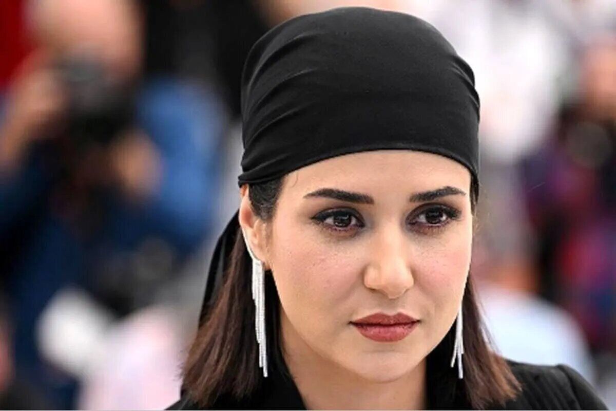 نقد و بررسی استایل پریناز ایزدیار در اکران فیلم زن و بچه