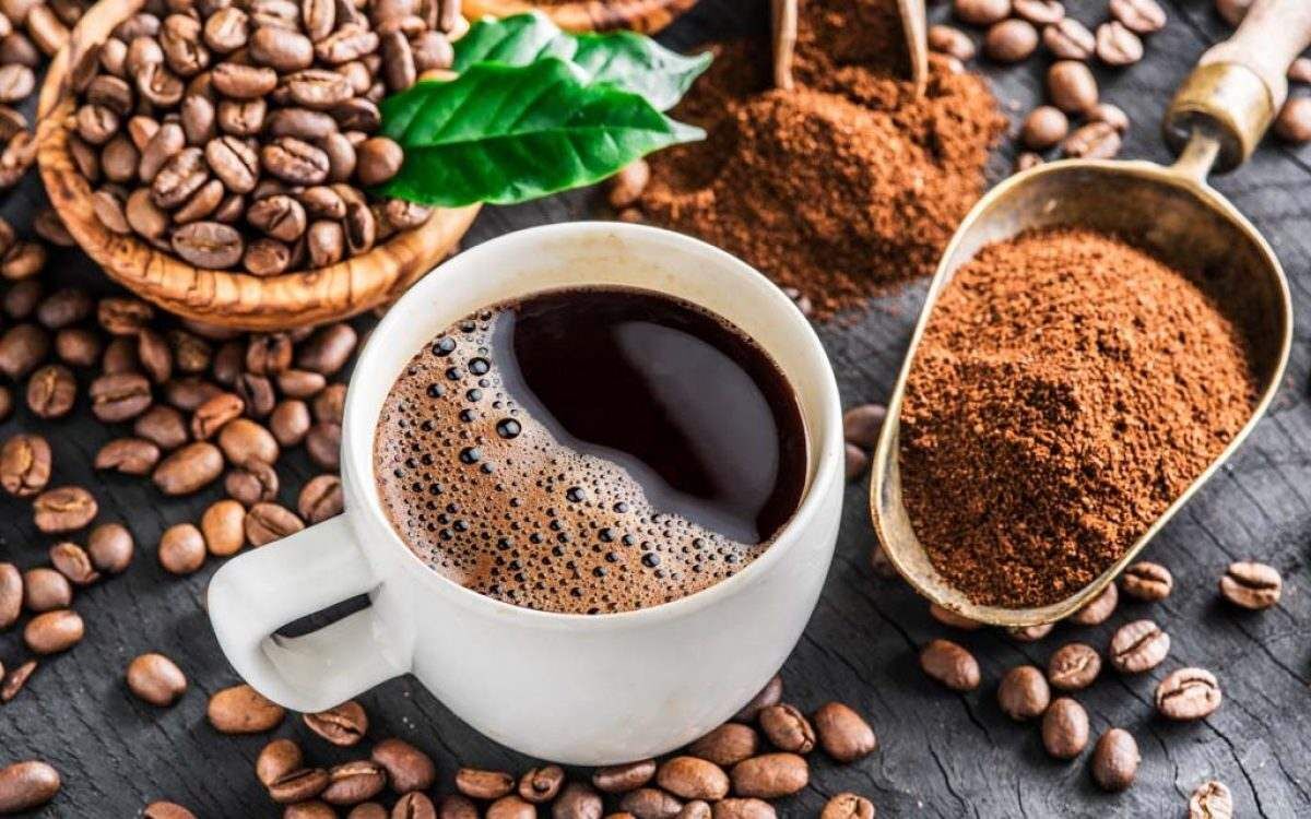 قهوه را باید با معده خالی نوشید یا همراه غذا؟