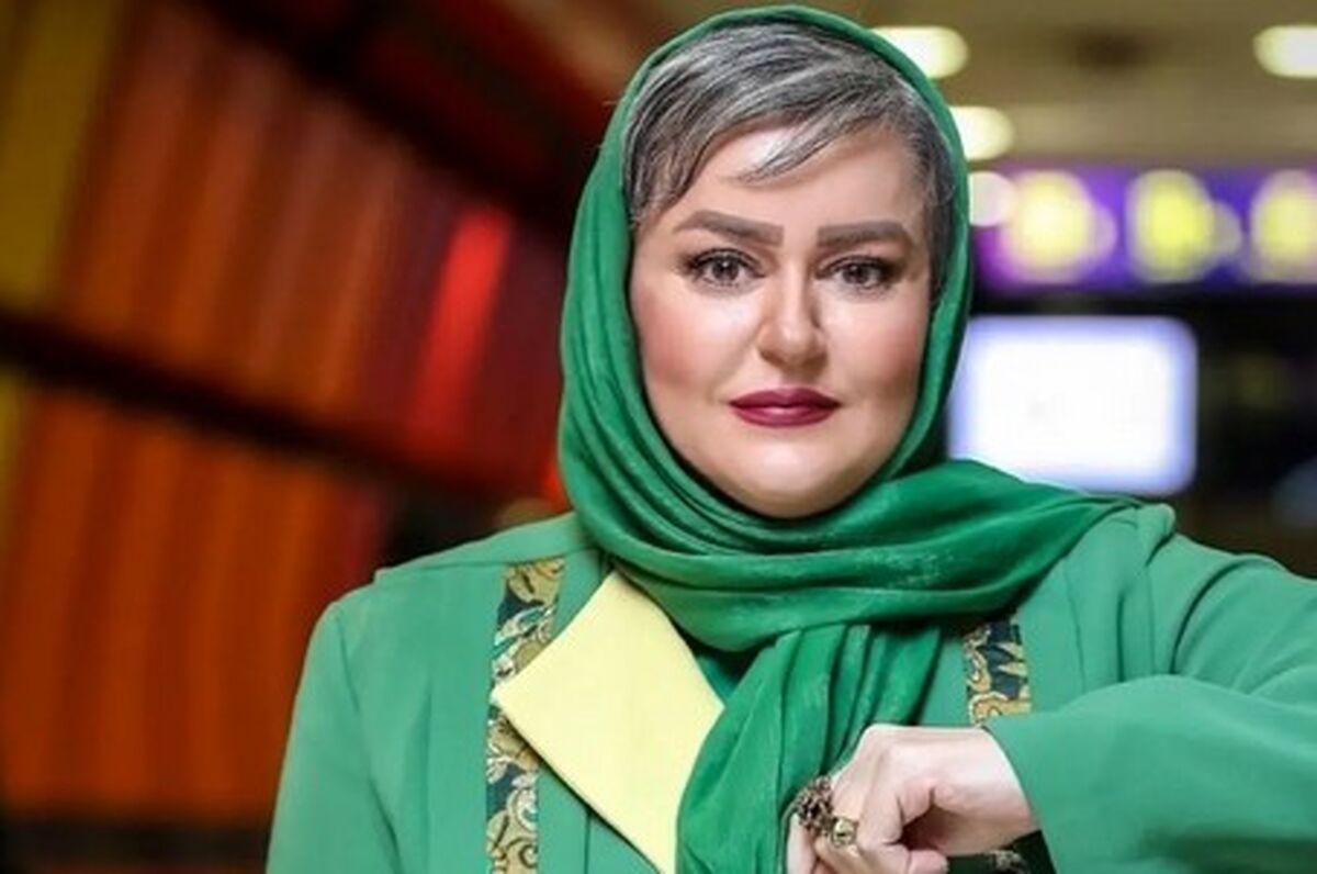 نگاهی به مبلمان خلاقانه و منقش به چهره نعیمه نظام دوست / چیدمان قرمز سورمه ای و طلایی خانه مجلل با هارمونی خاص