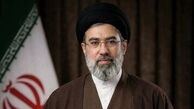 تصویری دیدنی از آیت‌الله سید مجتبی خامنه ای در آغوش سردار سلیمانی