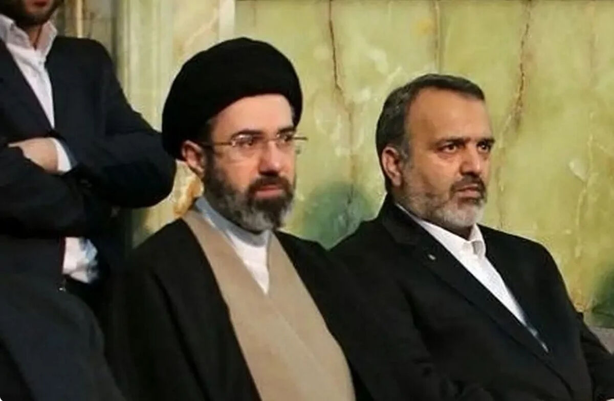 سفر در زمان| «آیت الله سیدمجتبی خامنه‌ای» به همراه دختر خردسالش