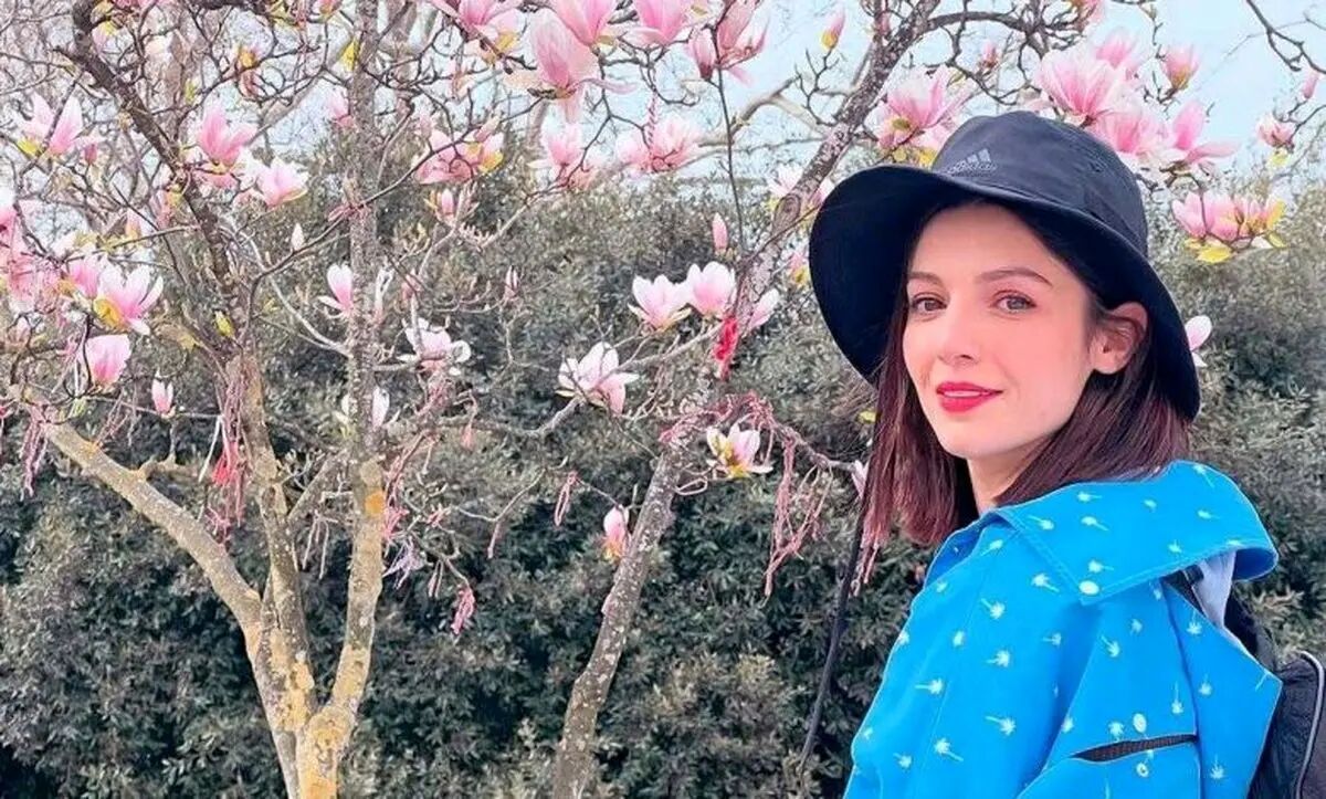 نگاه روز | چهره جذاب بنفشه ریاضی با چادر گل‌گلی عجیب
