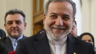 پوشش متفاوت و عجیب عراقچی در خارج از کشور