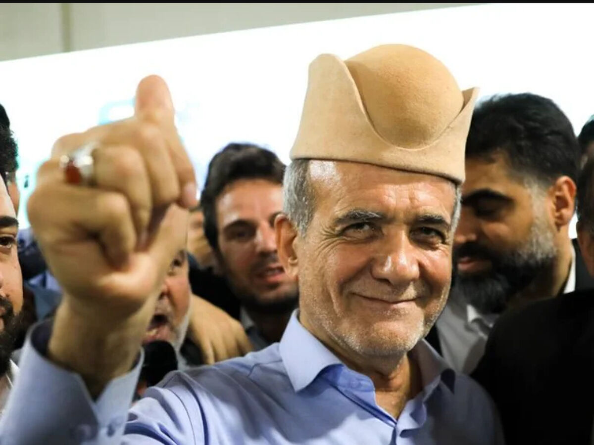 آلبوم تولد رئیس جمهور پزشکیان با کیک شکلاتی در کنار نوه ها
