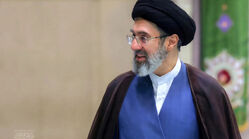 چرا آیت الله سید مجتبی خامنه‌ای رهبر انقلاب در مقابل مردم ظاهر نمی‌شوند؟