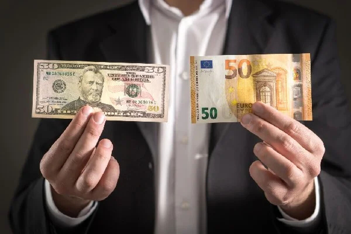 آخرین قیمت دلار و قیمت یورو امروز جمعه ۱ خرداد ۱۴۰۵ / قیمت دلار چه تغییی کرد؟