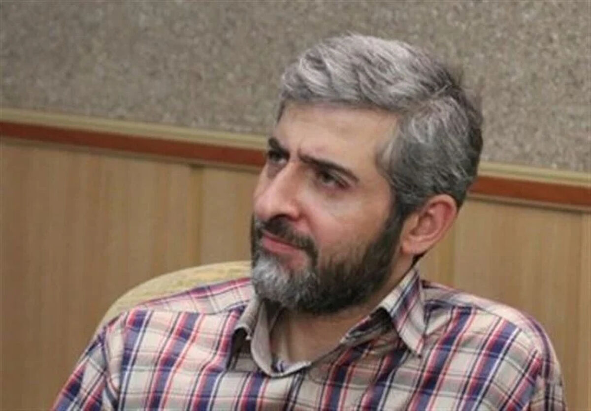 عکسی دیده نشده از داماد رهبر شهید در یک سفر دانشجویی
