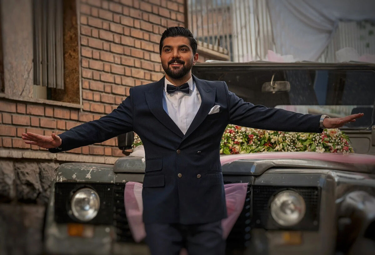 تیپ و قیافه جدید سینا مهراد با موی بلند + عکس