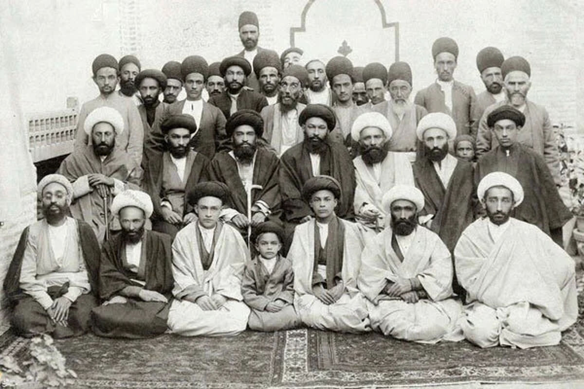عکس| سفر به ایران قدیم؛ روحانی ایرانی با دست‌ها و ریش حناگذاشته شده؛ 105 سال قبل