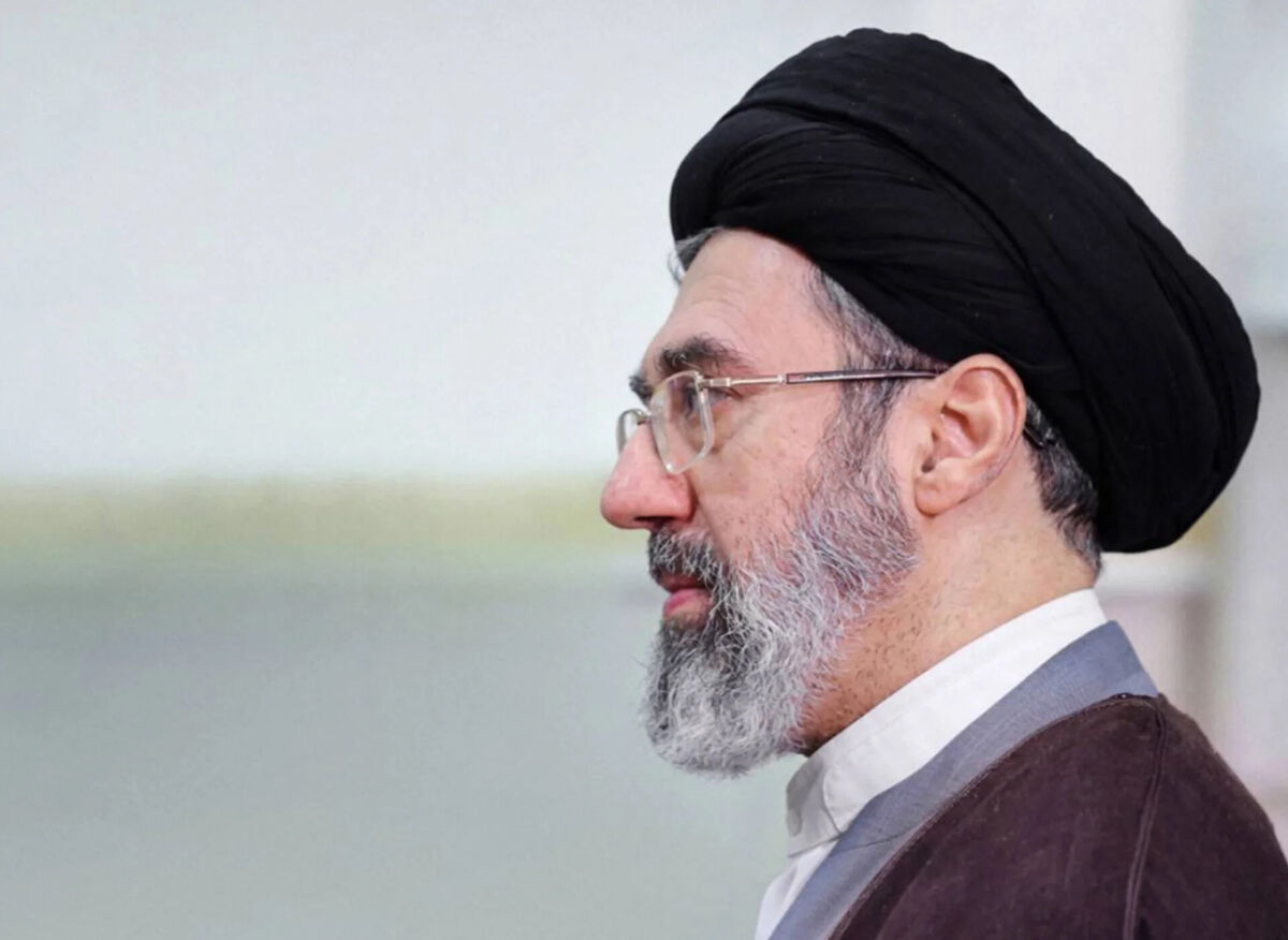 کفش اسپورت آیت‌الله سیدمجتبی خامنه‌ای همه را غافلگیر کرد/ قیمت باورنکردنی در بازار+ عکس اختصاصی