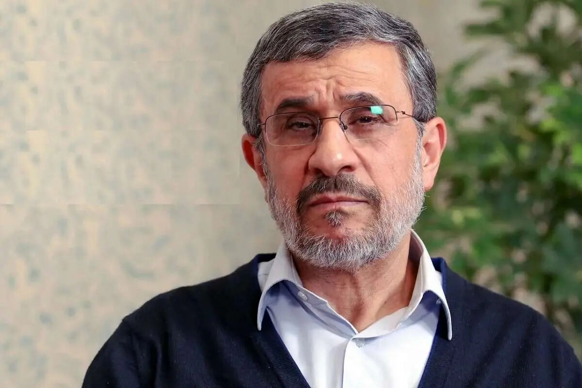 اولین عکس محمود احمدی نژاد بعد از شایعه ترور در مراسم تشییع رهبر شهید