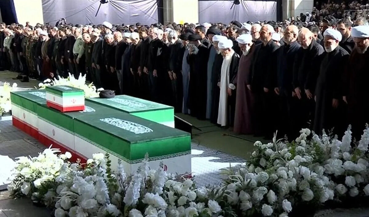 وداع هنرمندان با رهبر شهید