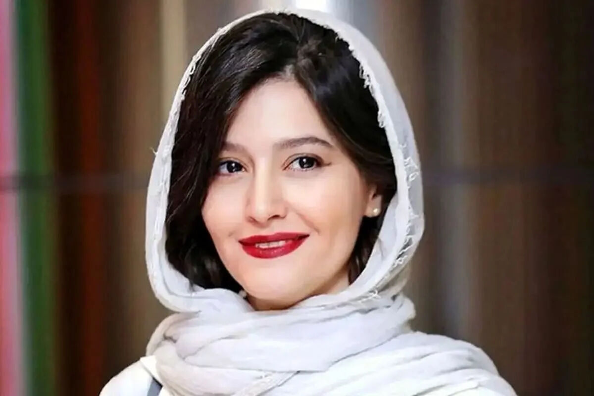بیوگرافی و حواشی پردیس احمدیه + عکس در مراسم تشییع رهبر شهید