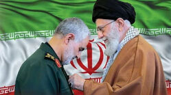 تصویر دیدار خصوصی سردار سلیمانی و خانواده اش با رهبری شهید انقلاب