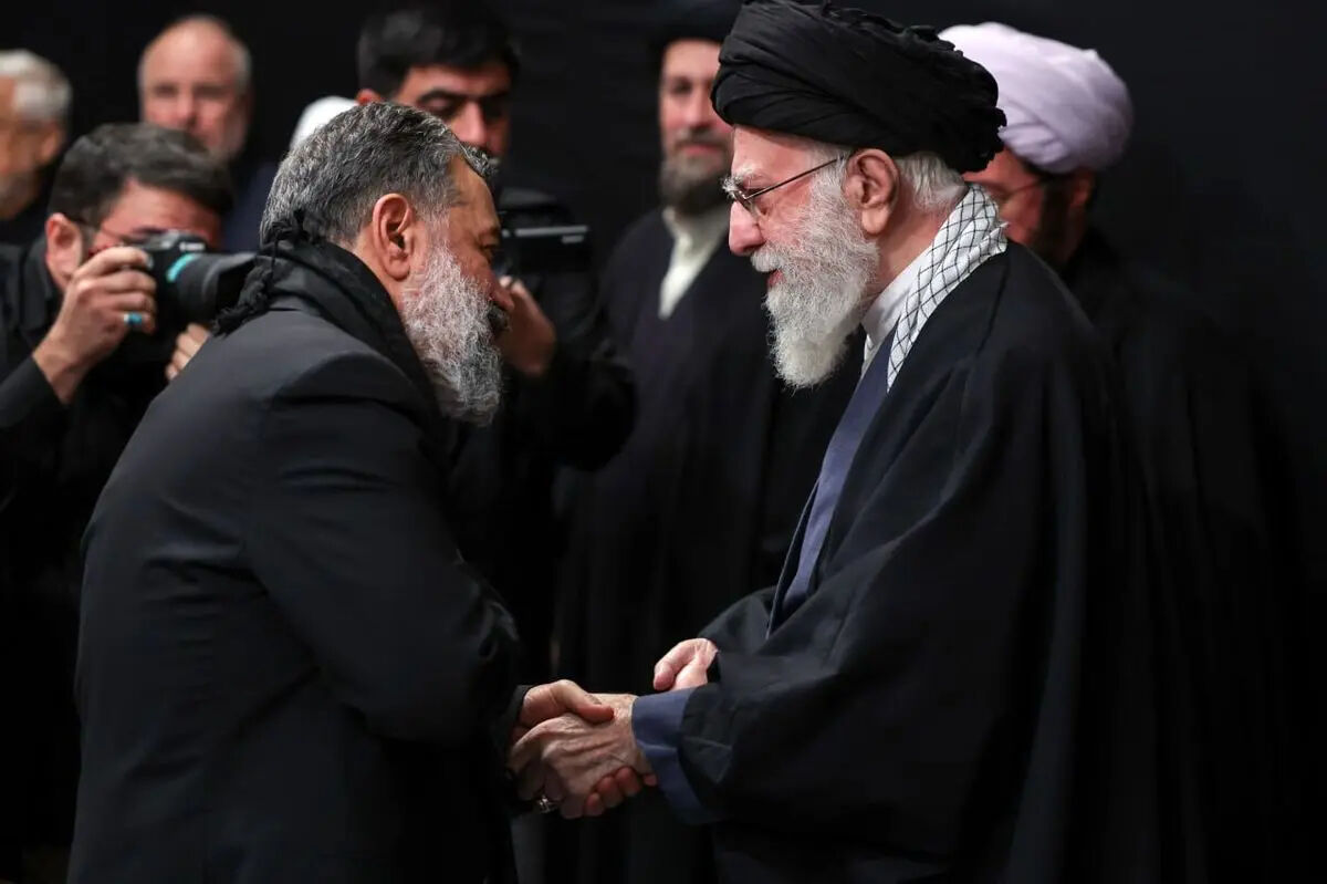تصاویر احوالپرسی محمود کریمی با فرزندان رهبر شهید