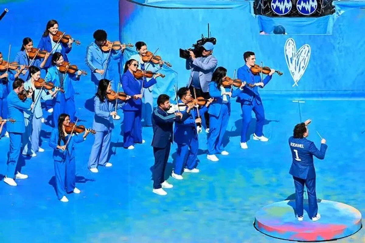 «ROW, ROW» کردن بیژن مرتضوی با ویولن سفیدش در فینال جام جهانی ۲۰۲۶/ نواختن برای مدونا