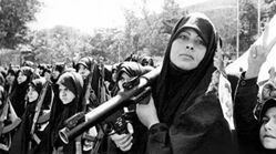 سفر زمان؛ رژۀ دختران جوان با اسلحه در تهران؛ دهۀ 60