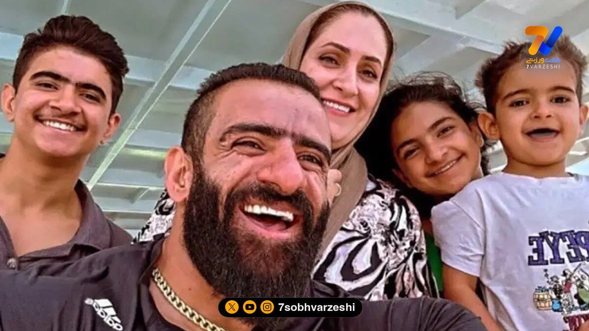 عکس سه نفره هادی چوپان، مجسمه اش و گرگ/ ماشالا پهلوون!