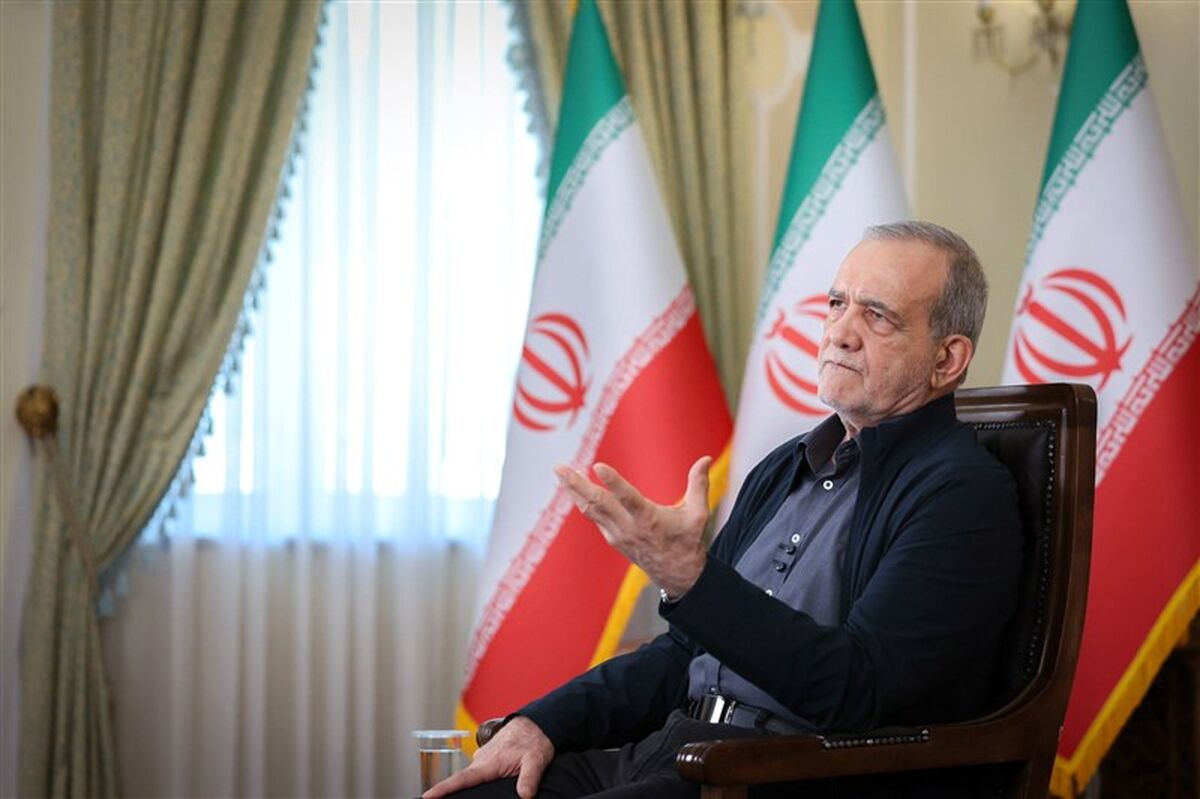  عکس/ نگاهی به جشن تولد ساده و بدون تجملات نوه پسری مسعود پزشکیان با خلاقیت قناد تبریزی برای درست کردن کیک تراکتوری 
