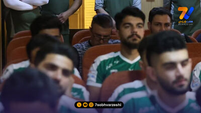 سه مربی در نخستین تمرین ذوب‌آهن کنار پورموسوی